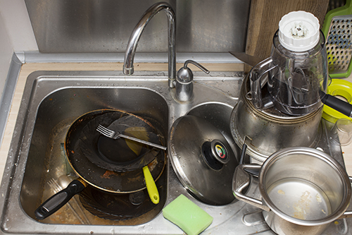 iStock-dirty-dishes-...